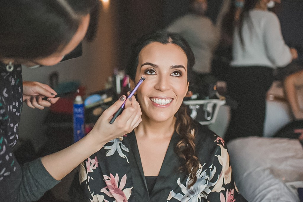 Servicios de maquillaje y&nbsp;peinado